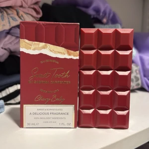 Sweet tooth cherry baby Sabrina Carpenter 30 ml - Endast testsprayad, säljs med original förpackning. 