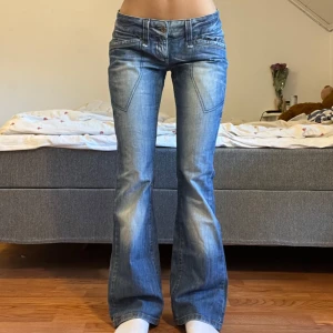 Only Jeans  - Midjemått: 38cm, Innerbenslängd: 82cm🩷