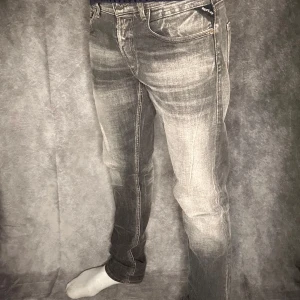 Replay grover straight fit jeans - Mycket snygga replay jeans i modellen grover, size 30/32 | modell 180 63 kg | fraktar spårbart inom 24 timmar med PostNord eller instabox |