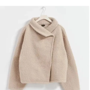 Beige teddyjacka - Populära teddy jacka från Gina helt ny nästan aldrig använd bra kalite💕
