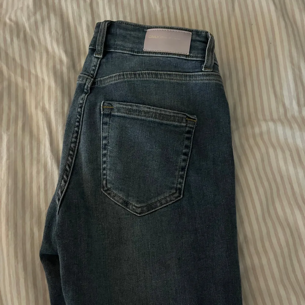 Bootcut jeans i nyskick! .. Farkut & Housut.