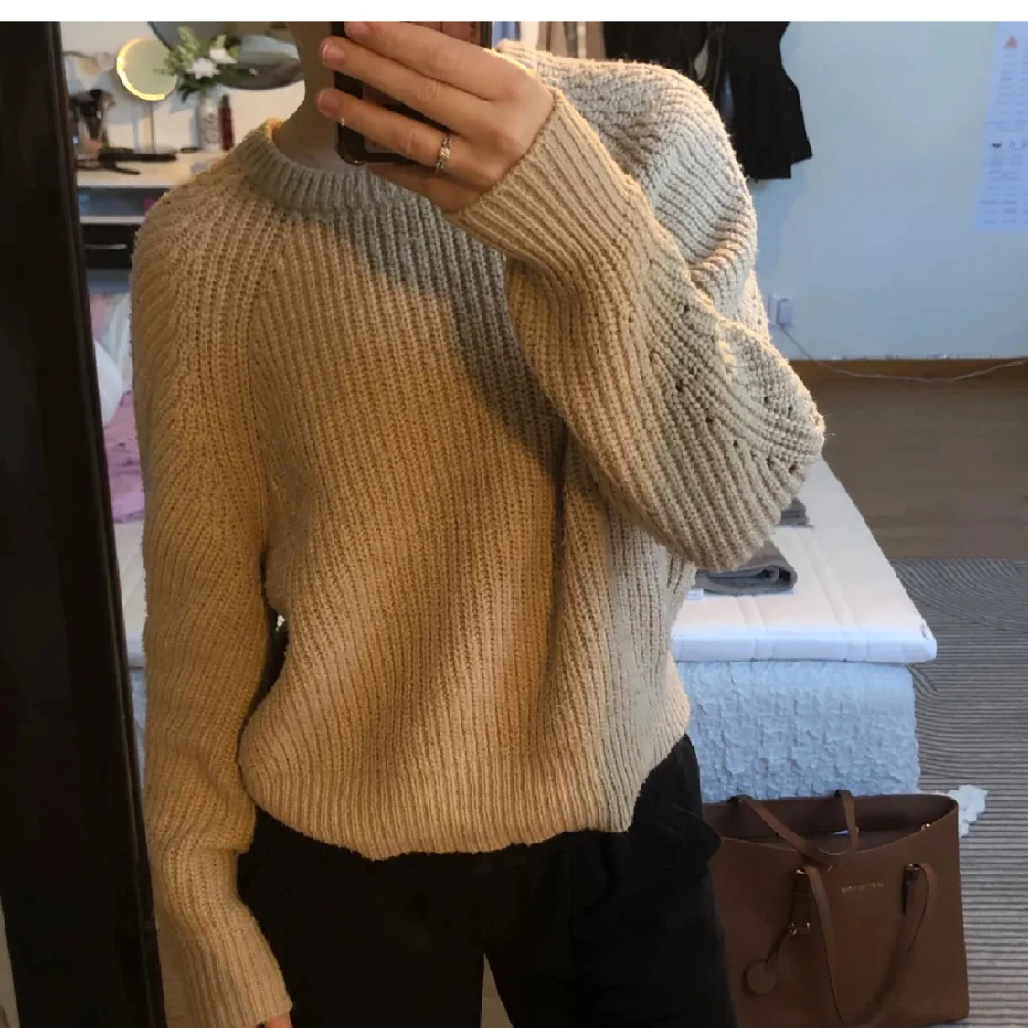 Beige stickad tröja