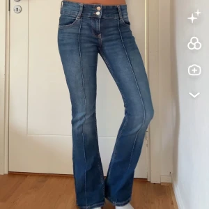 Låga jeans - Strl 36💕 jag är 166cm💓