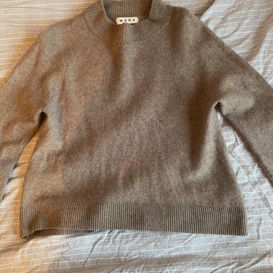 Brun stickad tröja  - 1