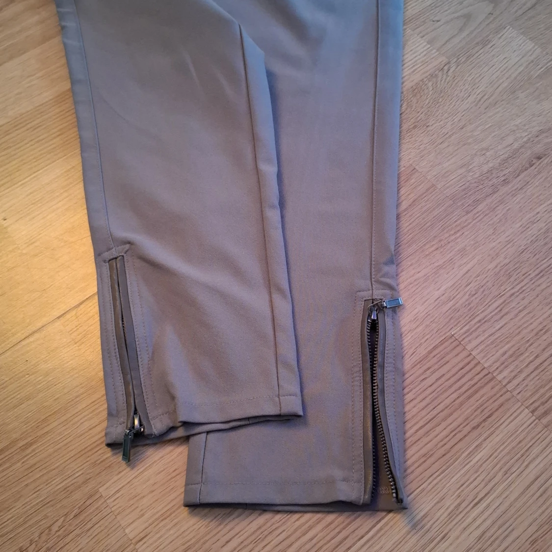 Beige byxor från Fransa - 1