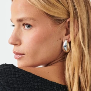 Silverfärgade örhängen - Superfina örhängen från Gina tricot, helt oanvända med förpackning kvar på. 