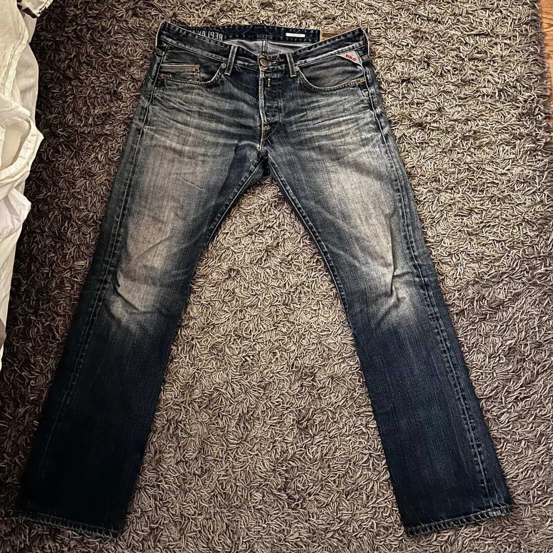 Mörkblå jeans från Replay