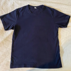 Arket T-shirt - T-shirt från arket i bra kvalité