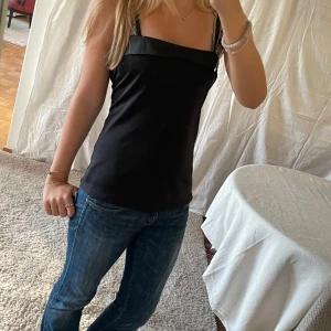 Svart linne  - Polyester, svart, vintage med siden linning