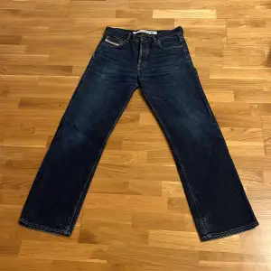 Ett par sköna diesel jeans i storlek 32!straight leg