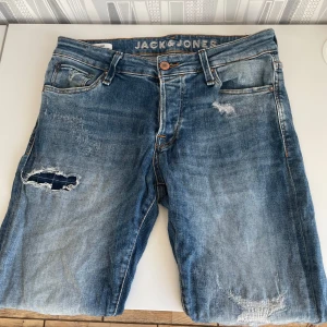 Jack and Jones jeans  - Tjena, säljer mina Jack and Jones Jeans  i den trendiga modellen Glenn. Jeansen är knappt använda, cond 8,5/10. Nypris: 1100kr, hör av er vid minsta intresse//Anton 