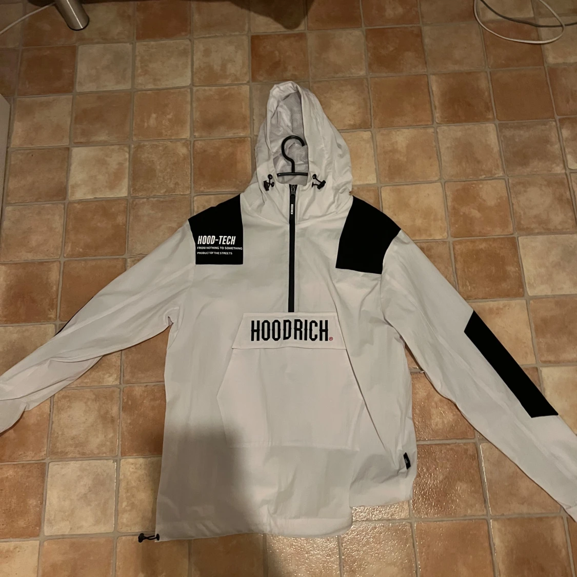 Vit hoodrich regn jacka 