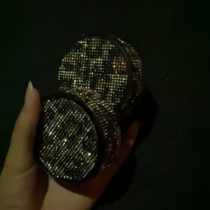 Glittrig dosa  - Glittriga förvaringsdosor! Mer info på instagram / TikTok Rhinestone.Uf🪩✨