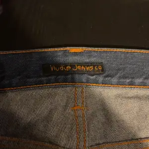 Ett par feta Nudie jeans som vill ha ny ägare. Små tecken på användning men inte perfekt skick. Priset går diskutera för ny priset är 1500kr.