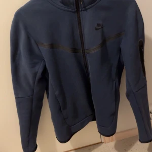 Nike Tech Fleece - Använd ett tag men inget märkvärdigt slitage