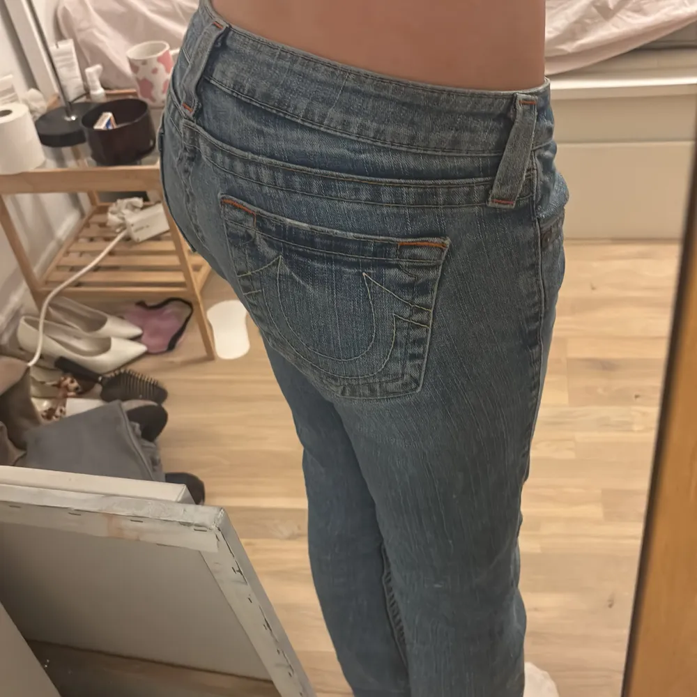 Jättefina jeans som inte kommit så mycket till användning💕. Jeans & Byxor.