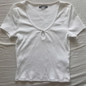 T-shirt  - Skön T-shirt men lite för stor (inte använd)