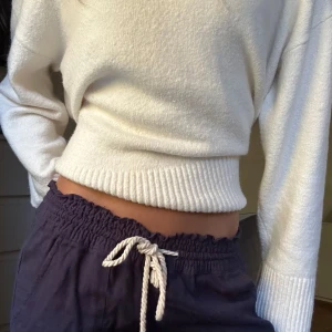 Roxy linnebyxor  - Marinblå linnebyxor från roxy, aldrig använda och då i nyskick! Skitsnygga och bekväma!