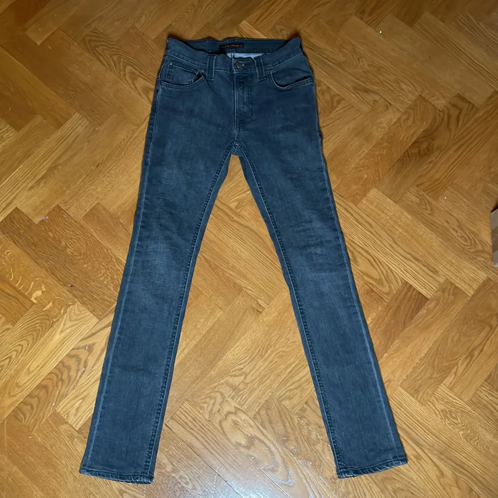 Shyssta nudie jeans i storlek w27 L32. Säljer pga av att de är för små. Pris kan diskuteras. . Jeans & Byxor.