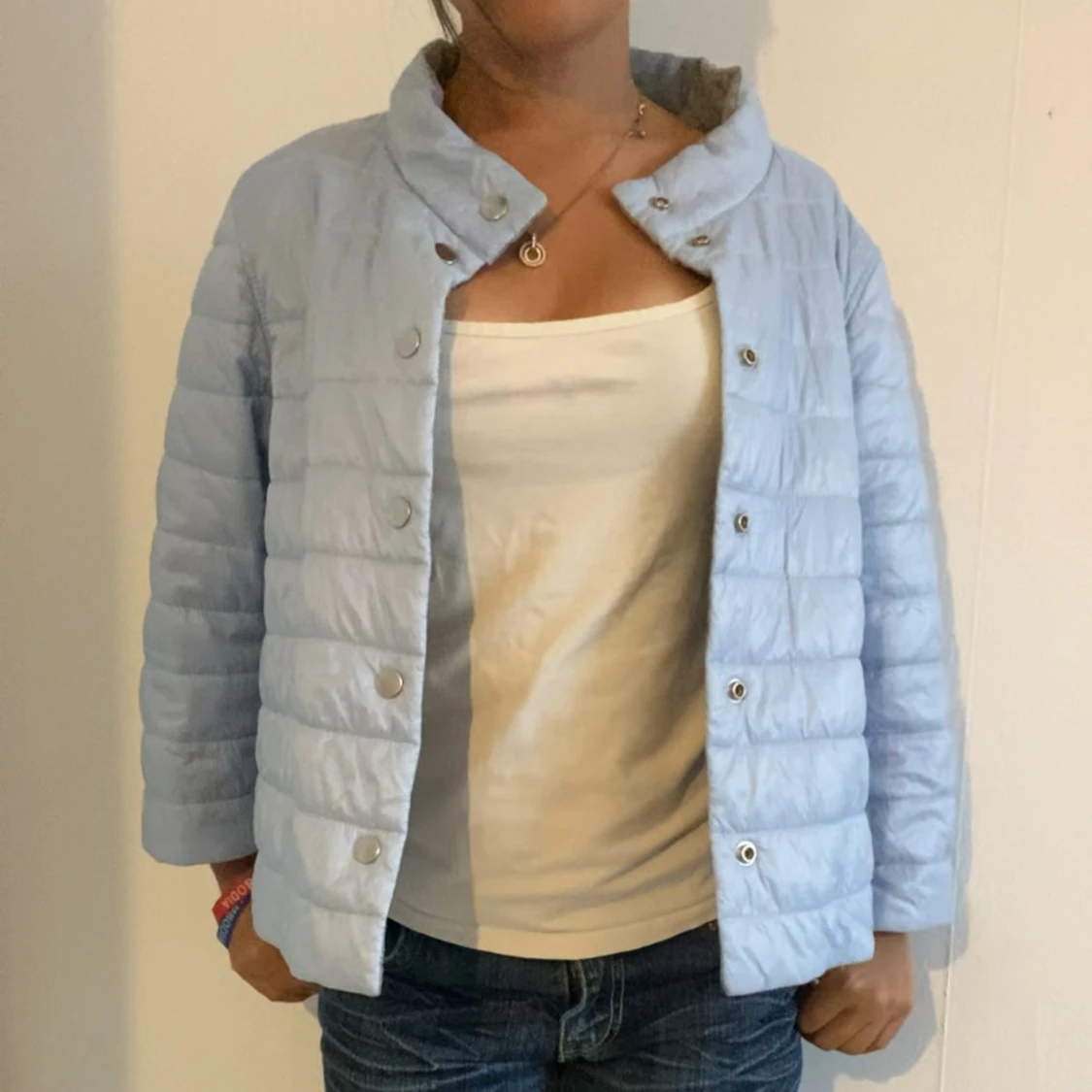 Trekvartsärmad dubbelsidig hernoliknande jacka