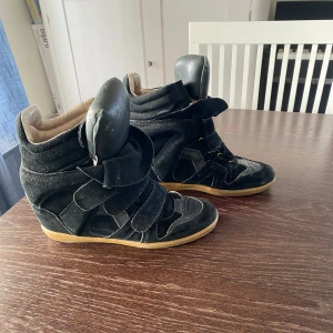 Isabel marant - Fina skor från isabel marant. Köpta på Vestiaire collective , därav äkta ❤️ fint skick 