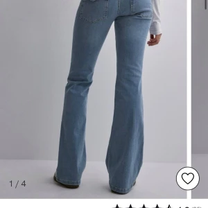 Nelly pocket jeans - Säljer oanvända Nelly pocket pants - slutsålda jämt. Väldigt små i storleken, uppskattar dem som en normal 38-40. 