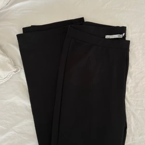 Svarta byxor från lager 157 - Svarta byxor från lager 157 i fint skick 🥰 storlek M 🤩