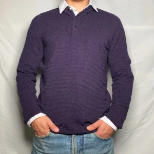 Unik tröja från Massimo Dutti  - Sjukt fet & unik tröja från Massimo Dutti. Bra skick utan defekter. Modellen är 171 och väger 65kg.  Hör av dig vid frågor🤝