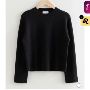 Stickad tröja - Säljer min svarta stickade tröja från other stories, bra skick och skriv för egna bilder🥰🥰