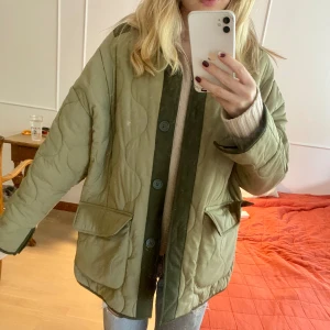 Höstjacka - Så himla cool jacka! Perfekt nu till hösten ❤️‍🔥❤️‍🔥 passar alla storlekar från xs-l 