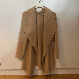  Skjorta  - Köpt från salt för 599, använt 1 gång.  Pris går att diskutera.