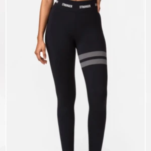 Stronger tights! - Stronger tights i bra skick i svart/grå💗