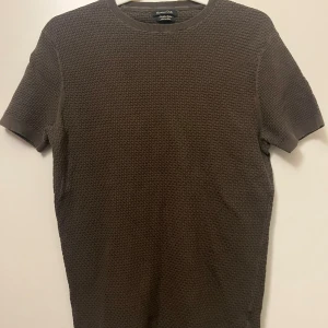 Massimo Dutti T-shirt  - Väldigt fin tröja, använd endast ett fåtal gånger. Storlek M. Kan hämtas i Göteborg eller postas! ☺️