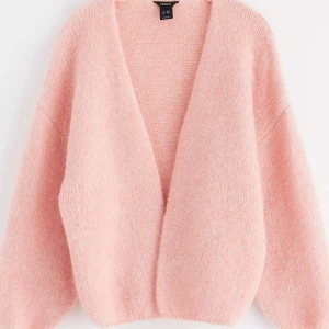 Lindex kofta  - Säljer nu min populära kofta från Lindex. Använd få gånger🥰 storlek M/L men skulle säga att den passar S med!