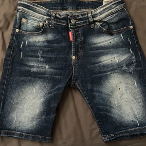Ds2 shorts - Äkta dsquared2 shorts. Användna några gånger bara. Säljer för dom är för små för mig nu.