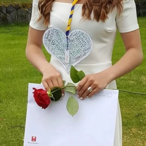 Studentklänning - Perfekt student/examens klänning! Finns en liten skavank som ej är så synlig (se 2 sista bilderna)🙌🏻 