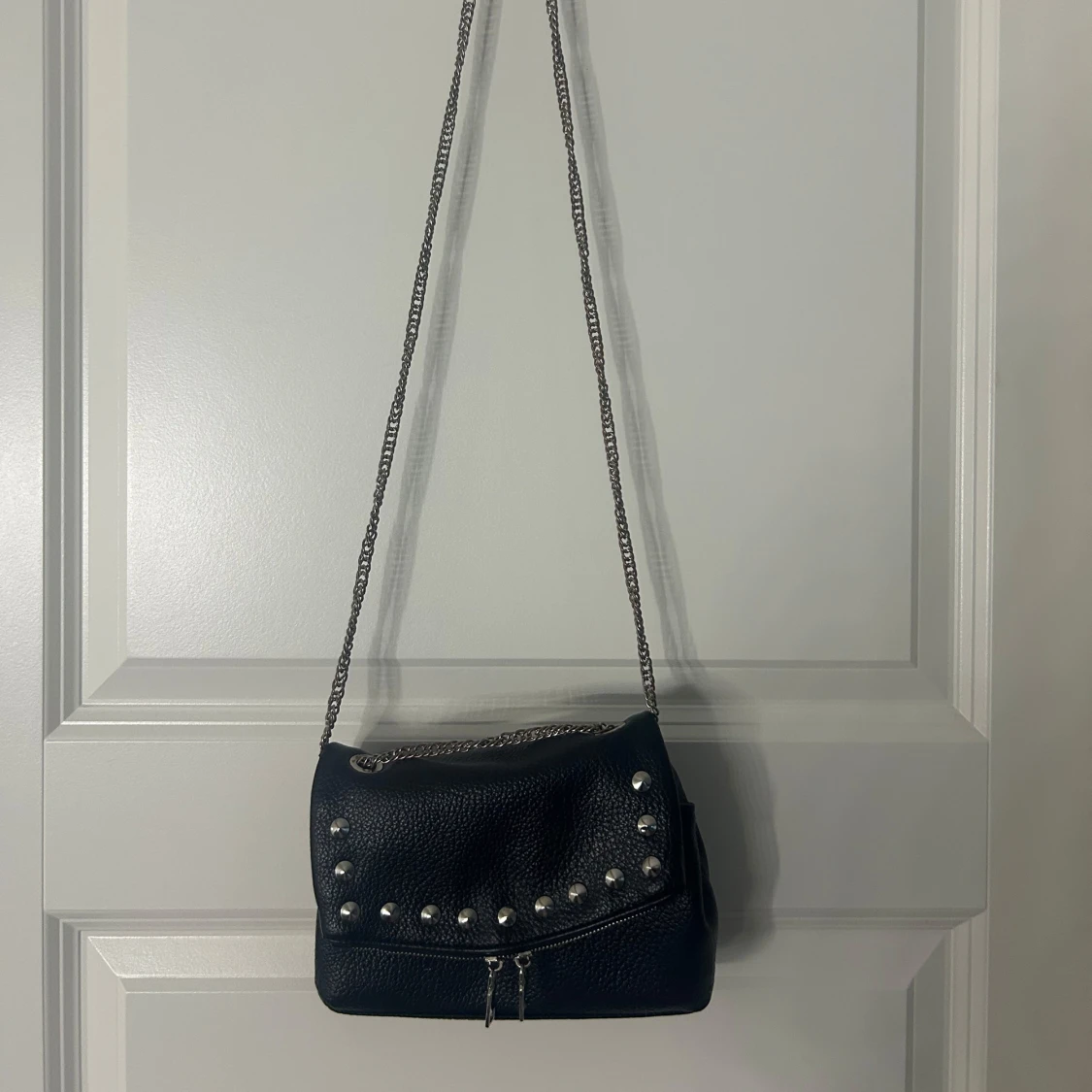 Svart axelväska från bershka - 1