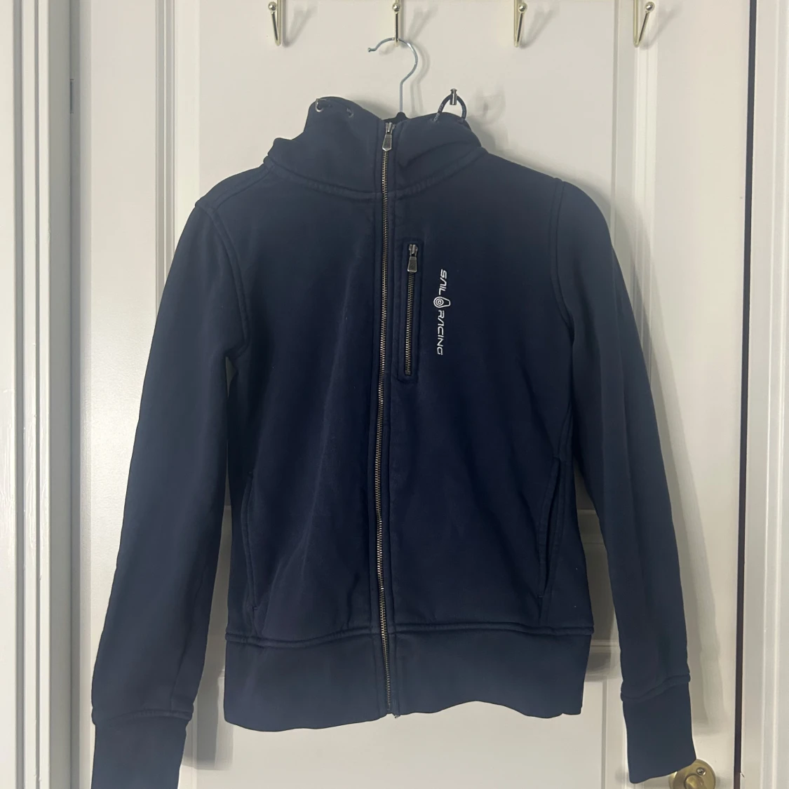 Mörkblå jacka från Sail Racing