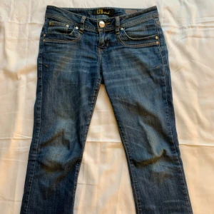 Blå jeans från LTB - Jeans från LTB. Midjemått 39 och innerbenslängd 73. Fler bilder finns att få. 
