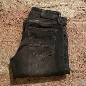 Jack & Jones Jeans - Slim jeans från Jack & Jones, modell  jjglenn/jjfox. Skick:9/10 inprincip nya. Storlek 30x30 men passar 30x32. Hör av er vid funderingar!🙌