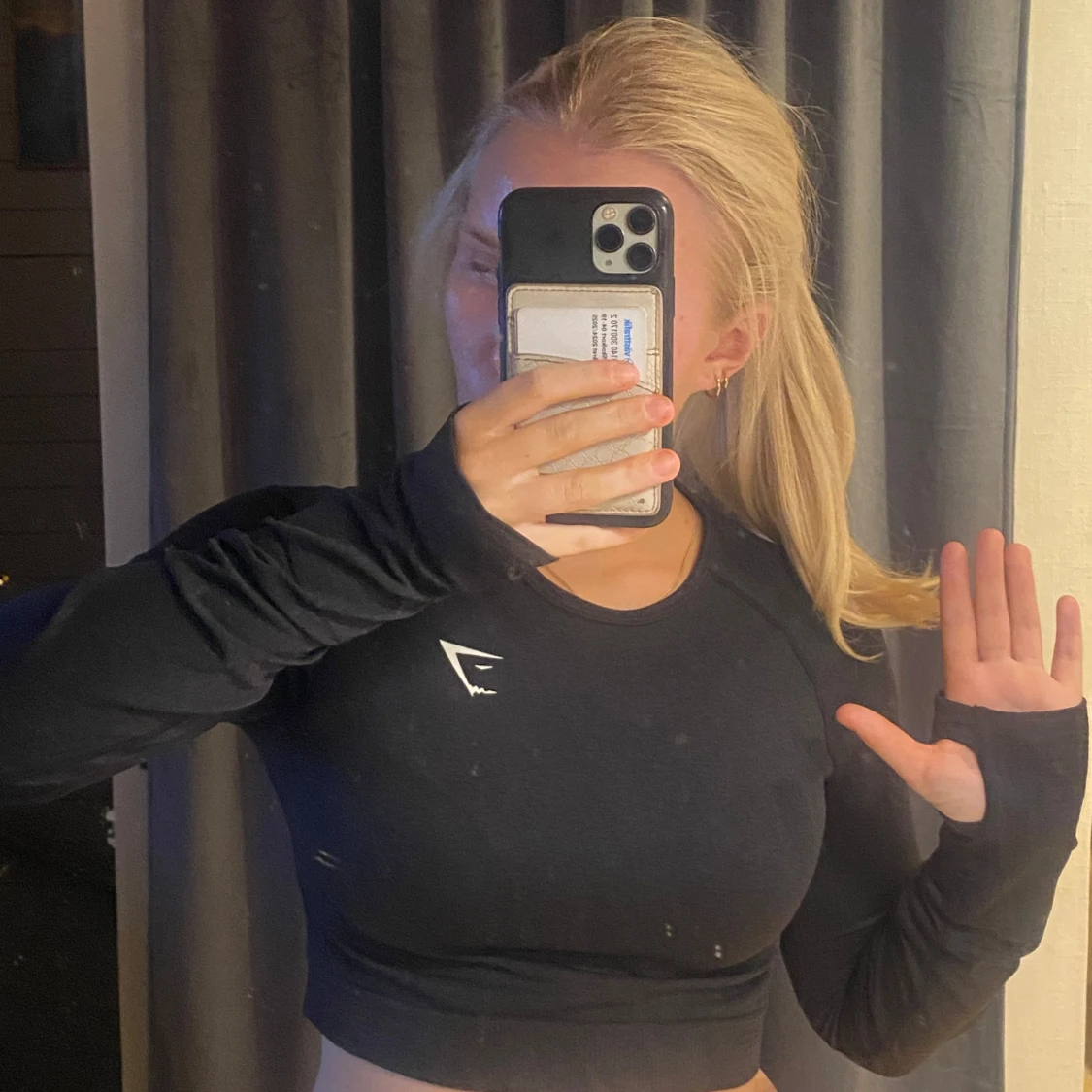 Svart croppad träningstopp från Gymshark - 1