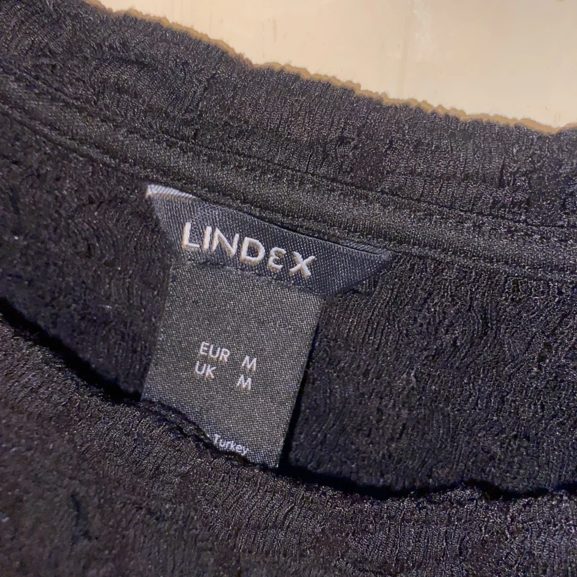 Svart kortärmad topp från Lindex - 2