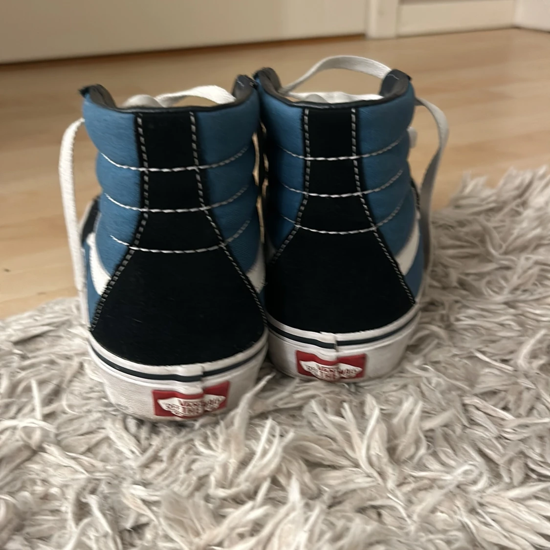 Svart och blå sneakers från Vans - 1