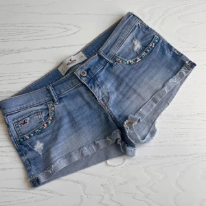 Hollister shorts - Lägger upp dessa lågmidjade hollister shortsen igen❤️ jättefint skick