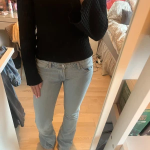 Ljusblå bootcut jeans - Snygga ljusblå bootcut jeans med en klassisk stil, säljer då jag har för många🤎🤎🤎