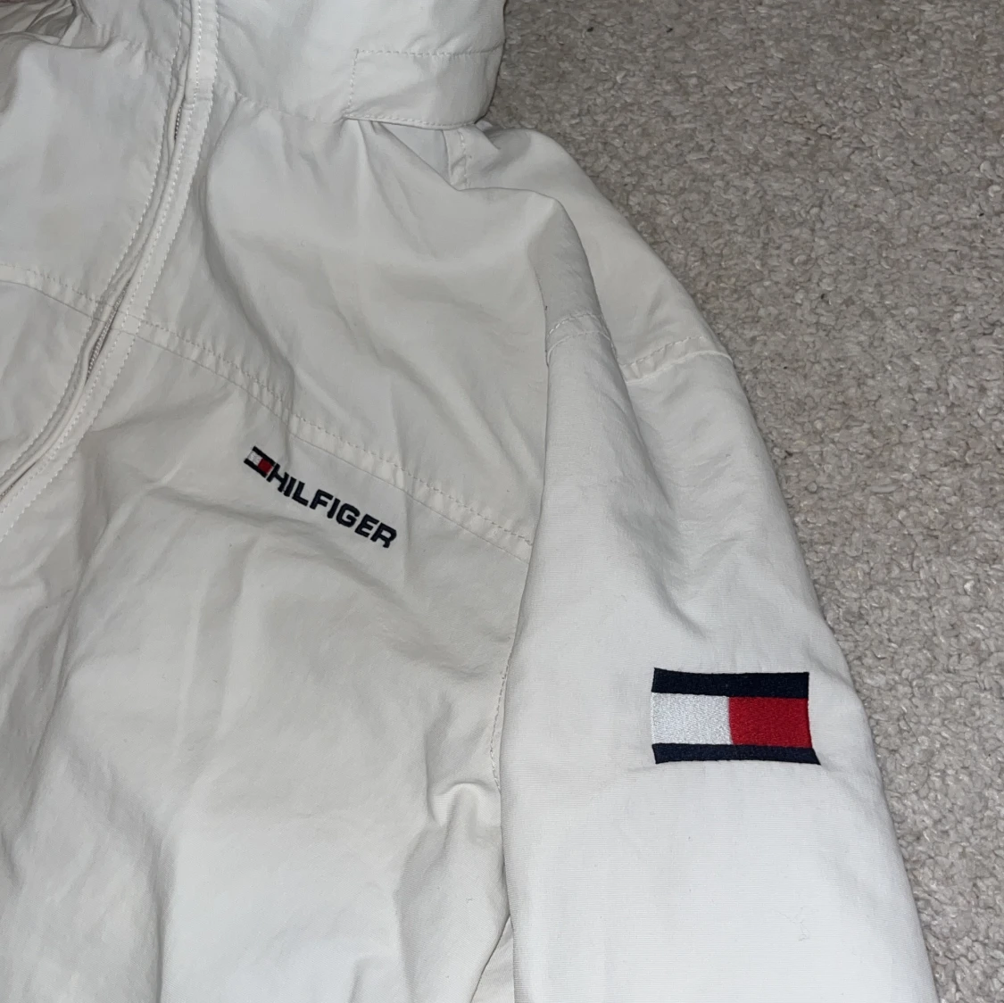 Vit jacka från Tommy Hilfiger - 1
