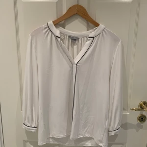 vit blus från H&M - vit blus från H&M