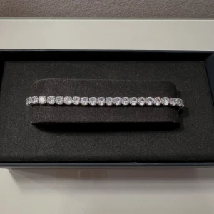 Helt nytt justerbart armband  - Otroligt fint armband som är helt nytt och går att justera så den passar perfekt🌸