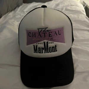 Pica Pica keps - En svart, vit och rosa pica pica keps i mycket bra skick! Kepsen är justerbar.