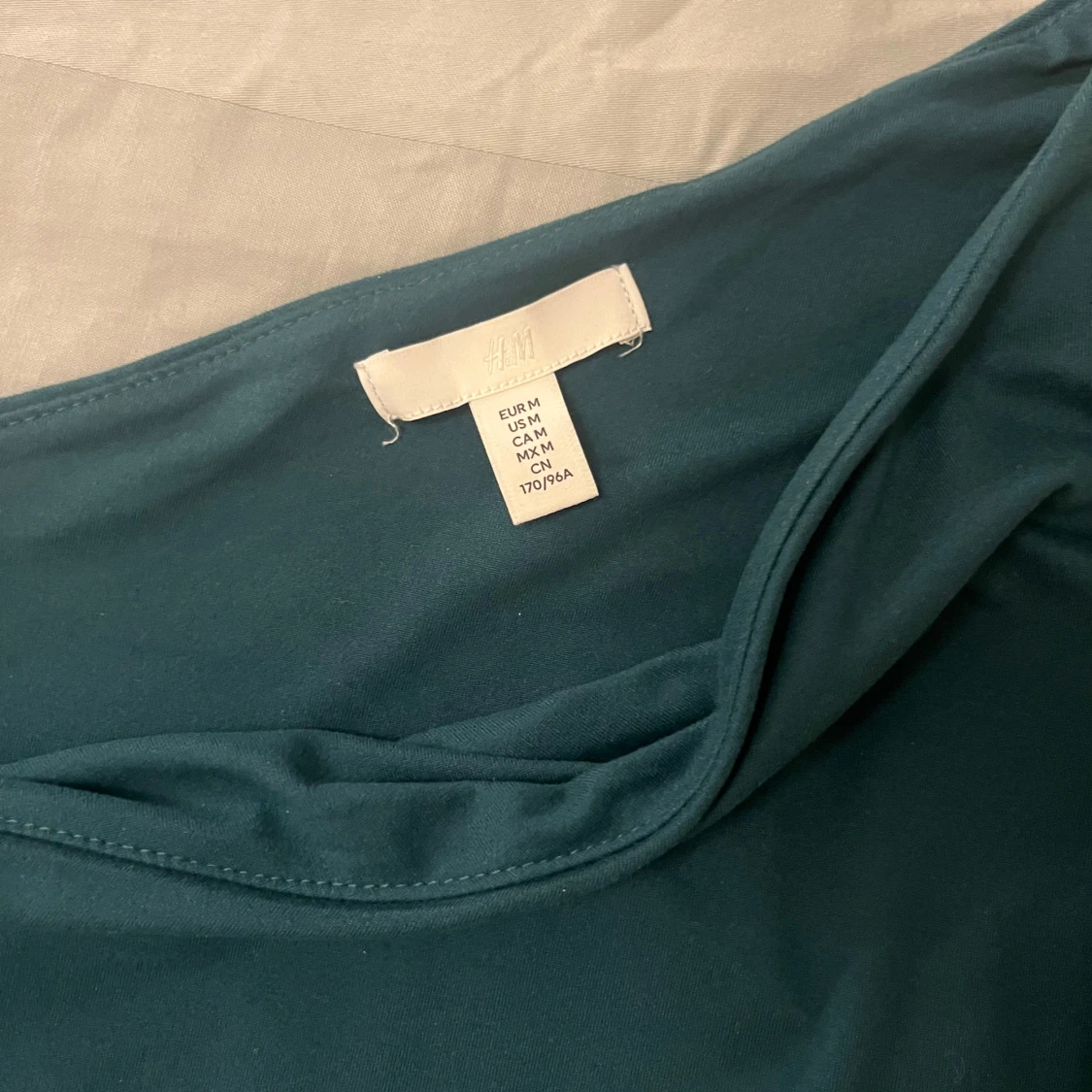 Mörkgrön oneshoulder topp - 2